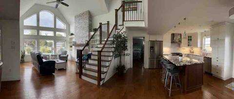The JLC waterfront home
4 bedroom 2.5 bath