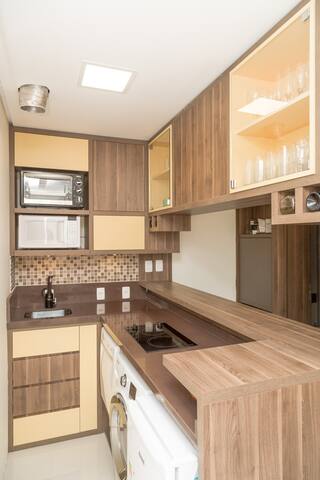 Belo AP C/ garagem CID. BAIXA Prox UFRGS Sta Casa