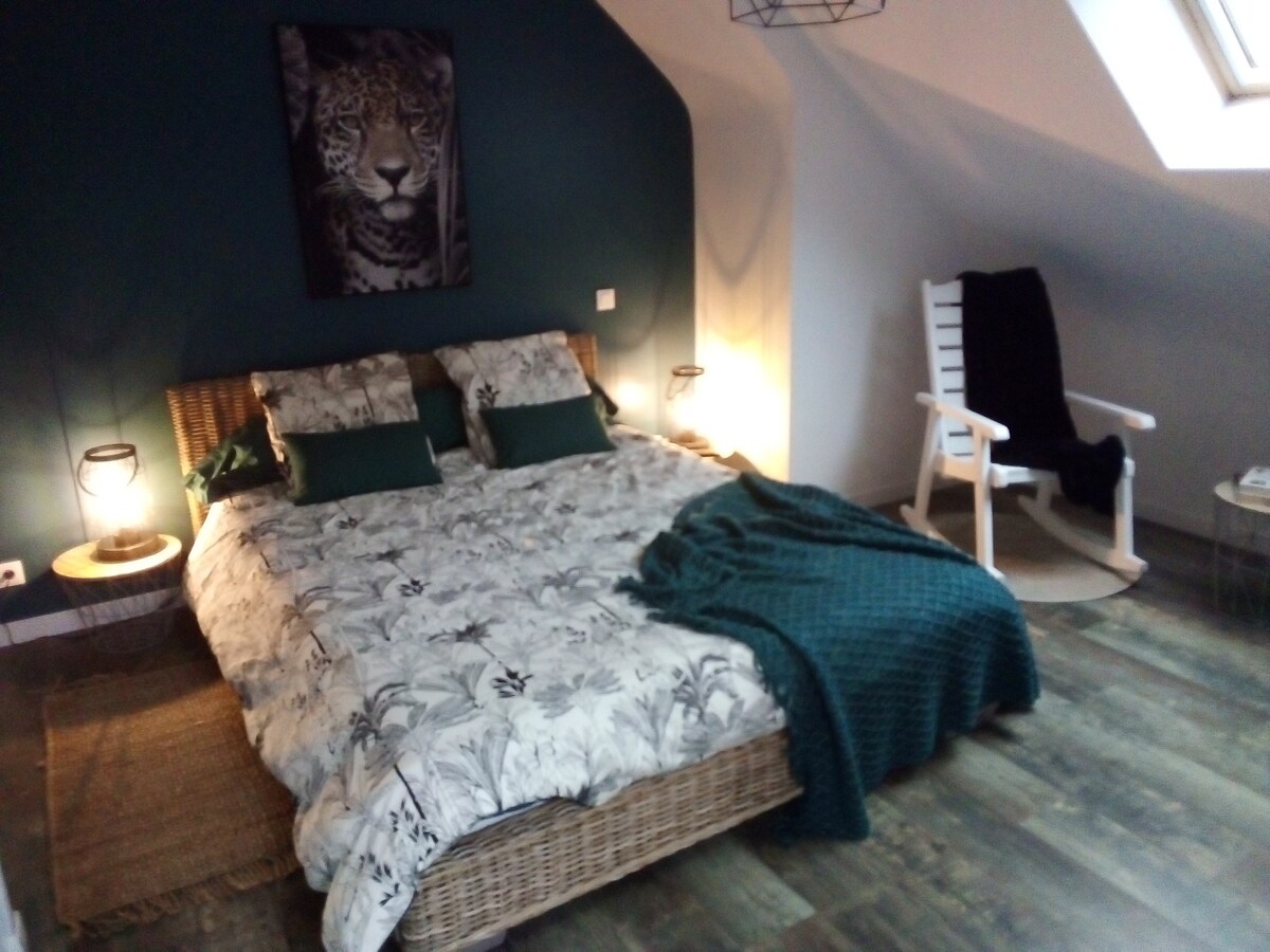 主卧套房，带卫生间，办公室