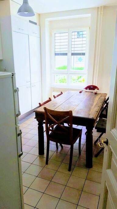 Dine-in kitchen