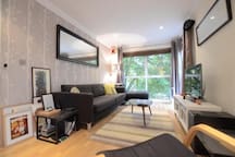 Sunny and bright flat in Highwood Close rental in Greater London