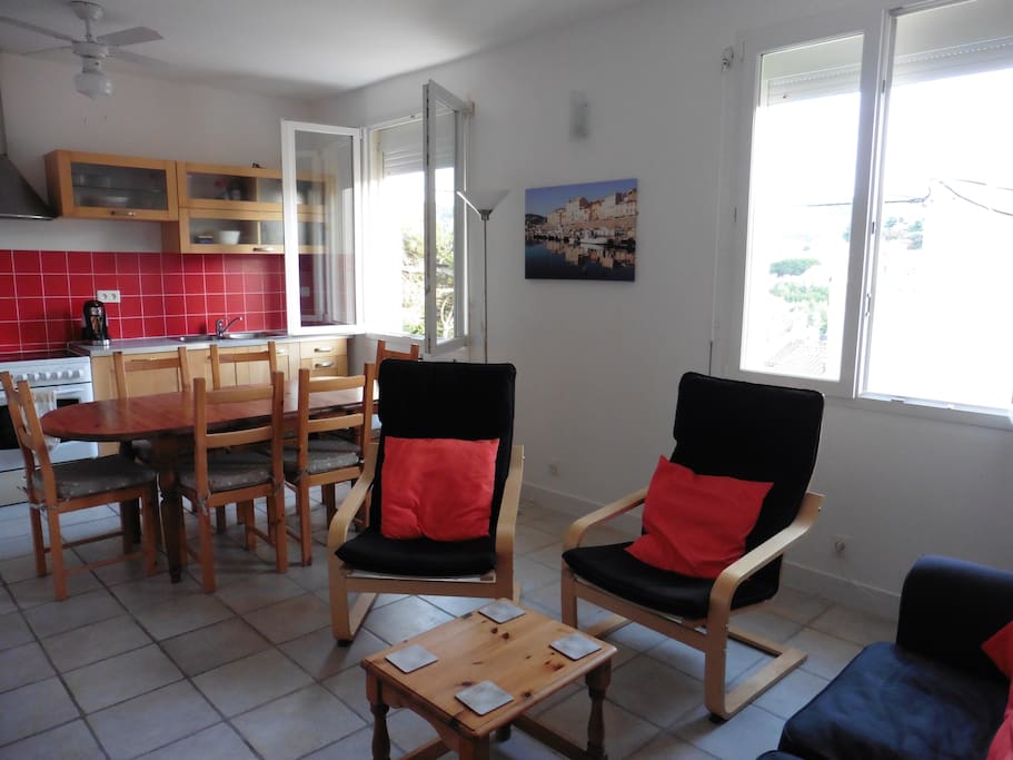 Lounge and kitchen