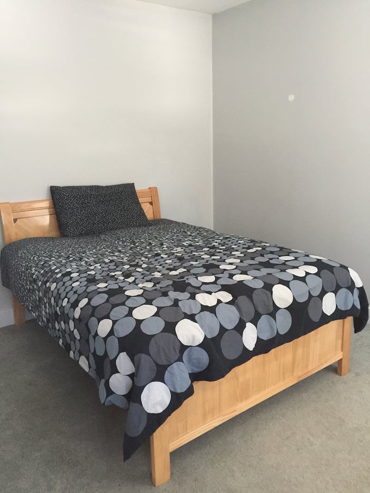 ห้องนอนทิศตะวันออกเฉียงใต้ (ชั้น 2)