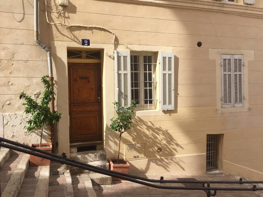 Entrée privative de la maison.