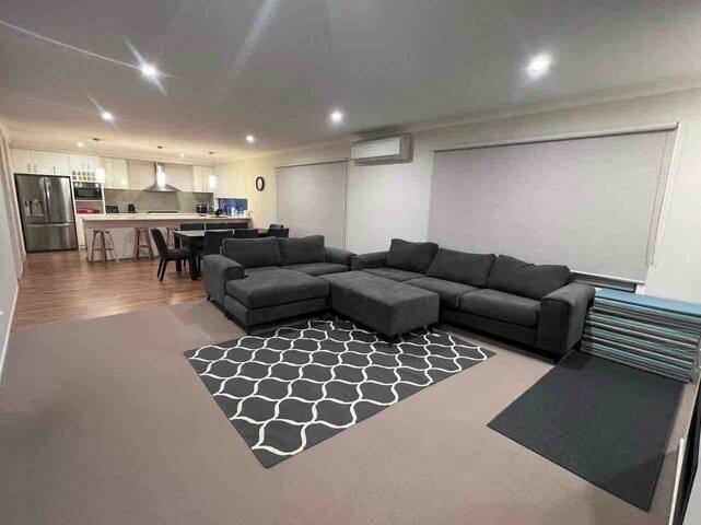 Cheerful 3 bedroom house with indoor fireplace gallery image 2