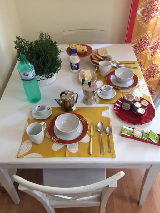 it's breakfast time!