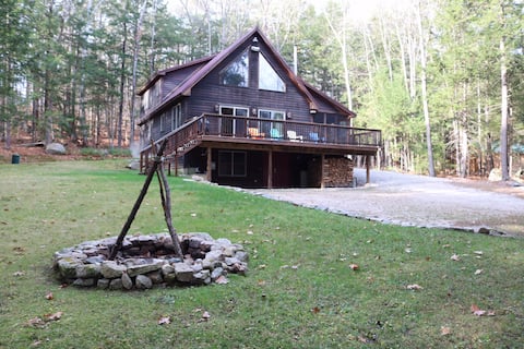 Peaceful Hideaway in the Woods, Everything Nearby
