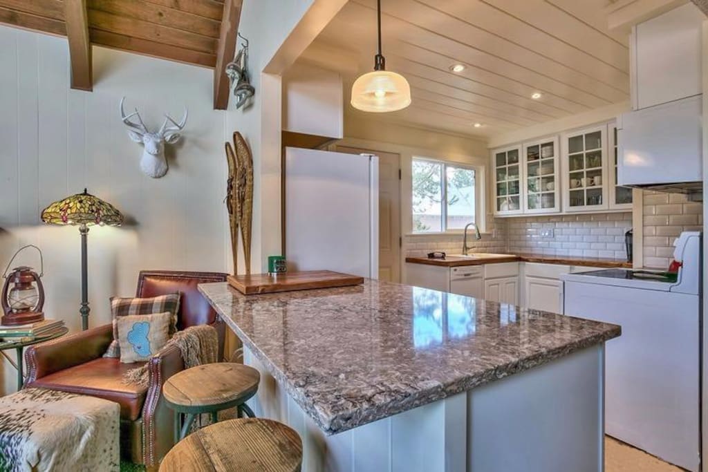 Fully stocked Kitchen!