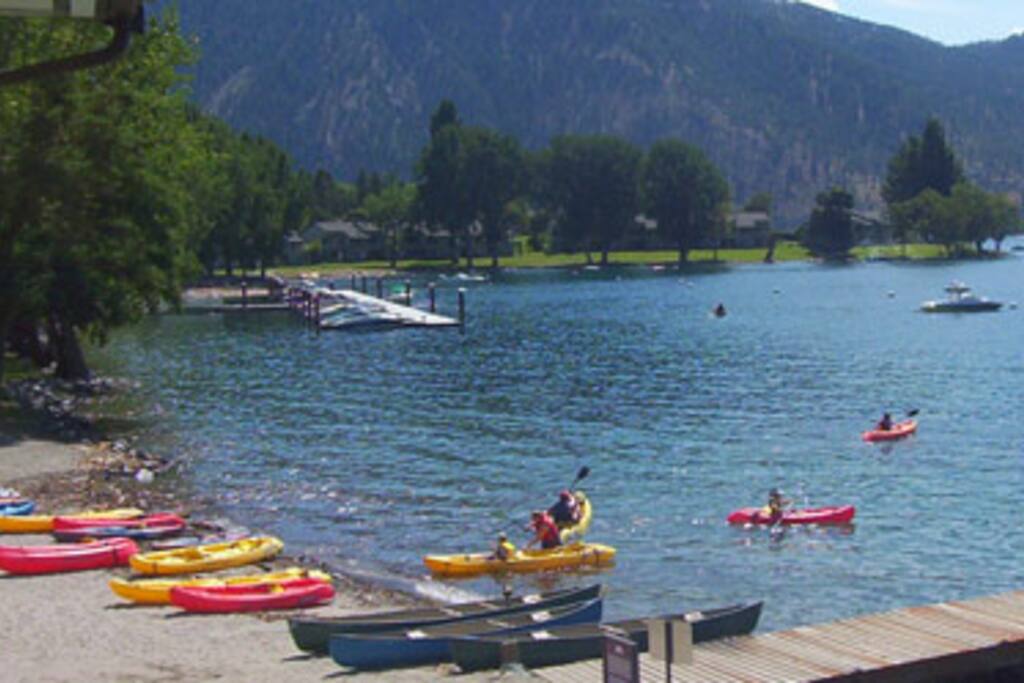 Boating at Wapato Point
