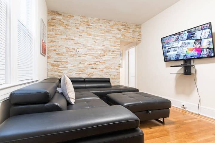 Gorgeous 3bed 2bath house 10mins Bus Ride to NYC