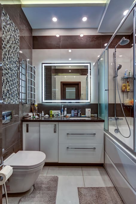 2nd big toilet with bath and shower
