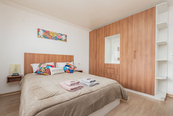 חדר שינה 1 - חדר שינה ארון ומיטת קווין