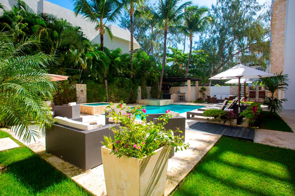 Pool area