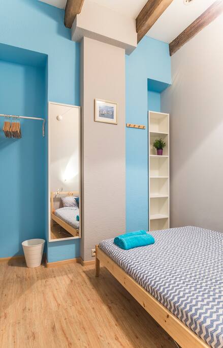 Room with bed (1,40x2m), shelves, hangers for clothes, mirror. You can lock your room, to keep your stuff safe. Please note that there is no window in the room.