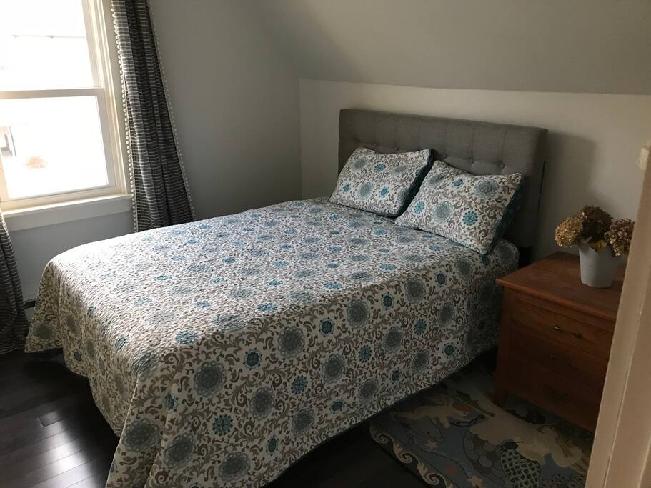 Bedroom 2: Full mattress