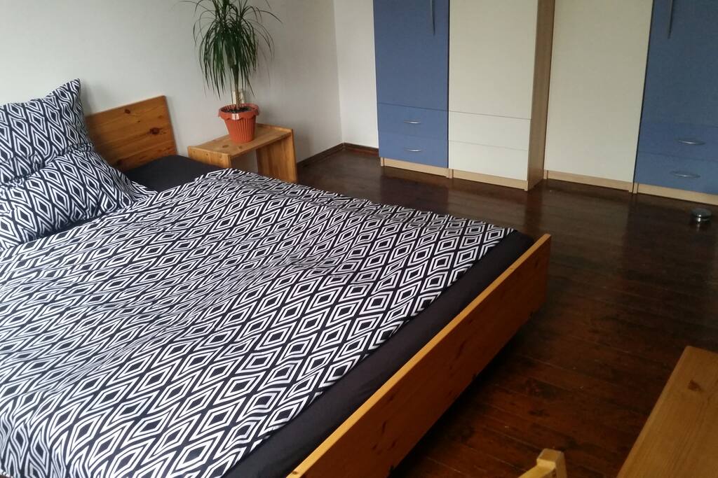 SCHLAFZIMMER/ BEDROOM