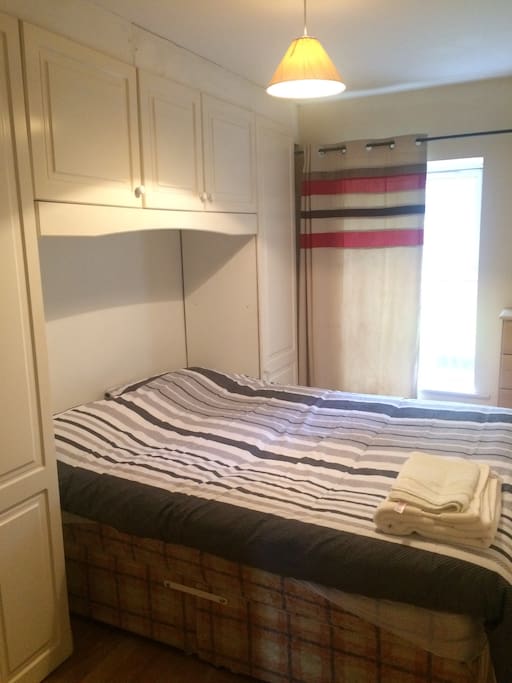 King sized en-suite bedroom