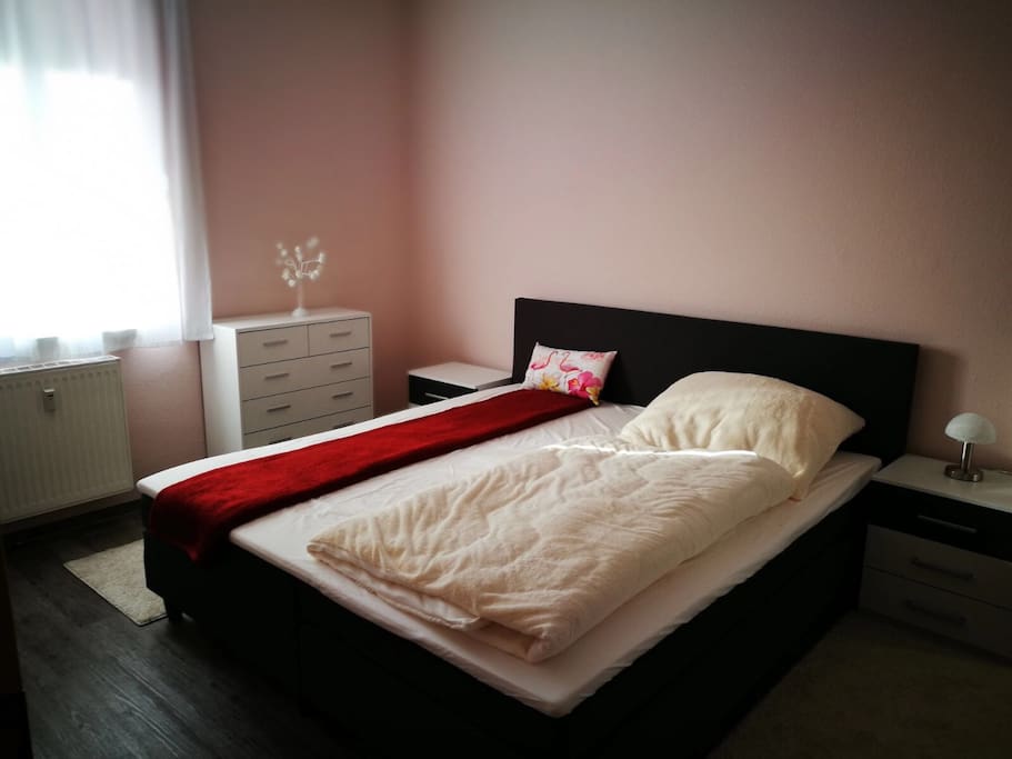 Schlafzimmer mit Schrank (leider nicht im Bild)