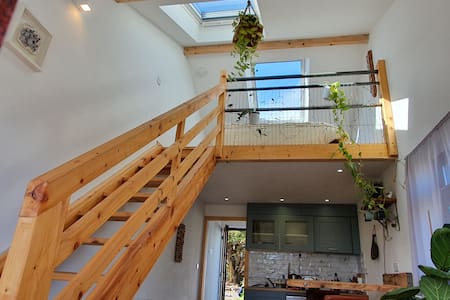 Rural Hideaway in the City- perfect for exploring