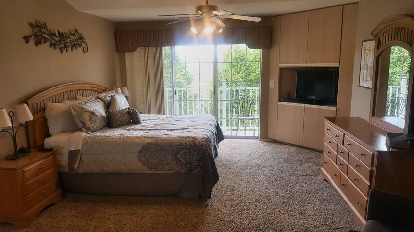 Thousand Hills Condo