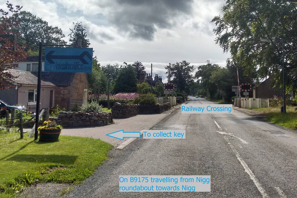 For convenience, you can collect keys from us at house with Technifix sign outside before railway crossing. Cottage is 300m further along this road.