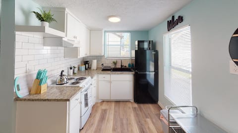 The Comfi Coral - Small Home Studio || Unit D