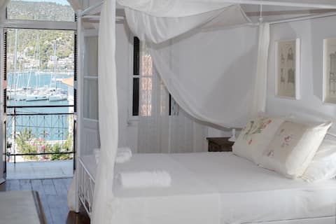 Neoclassical manor house, Poros