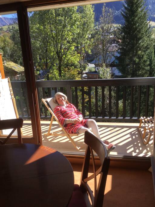 Bronzage sur le balcon plein sud
