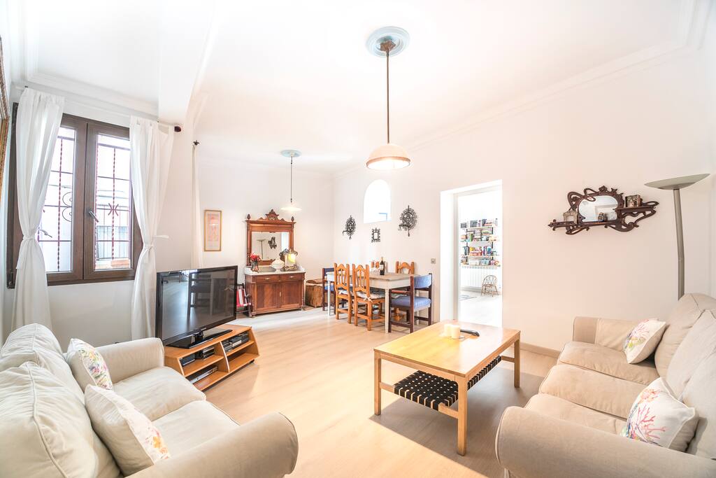 Hi my name is Victoria and I´d like you to enjoy the house and your trip.