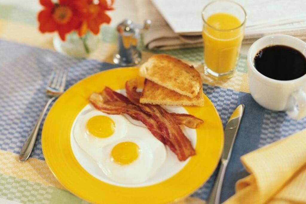 Breakfast included: muffins, coffee, eggs, yogurt, etc.