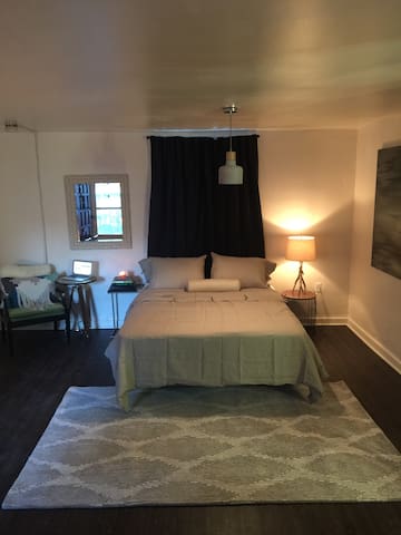 Adorable Studio at UK/Rupp/downtown flat 8