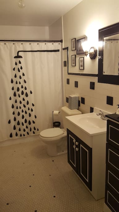 Bathroom (shower/tub)