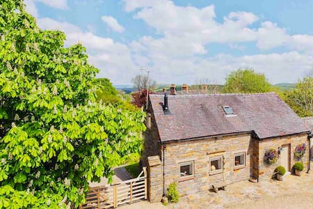 Stunning Peak District cottage, Manifold Valley