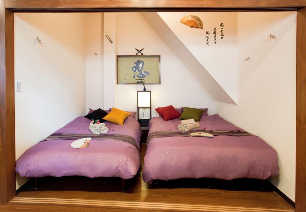 A double bed and a semi-double bed