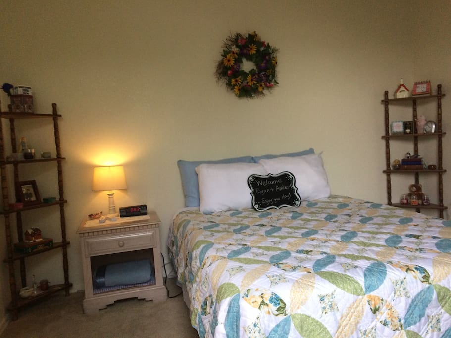 When you first enter your spacious master bedroom suite, this is the view that will greet you– a large, comfortable living space with all the amenities needed for an enjoyable stay near the Musical Instrument Museum, Paradise Valley Mall, Mayo Clinic, downtown Scottsdale, downtown Phoenix, and more!