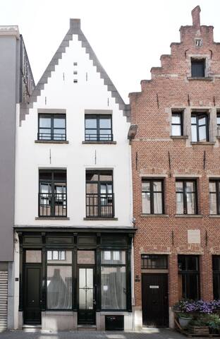 Complete house | 14 people | Antwerp City Center gallery image 4