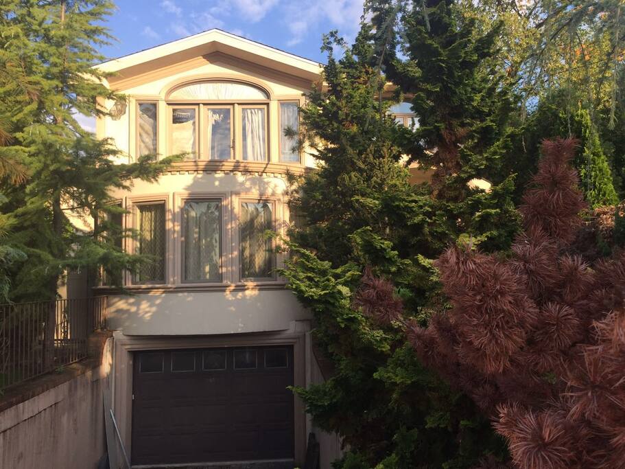 Stunning Home Close To The City