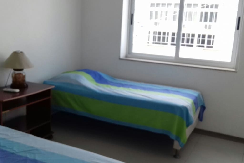 Quarto com 2 camas de solteiro