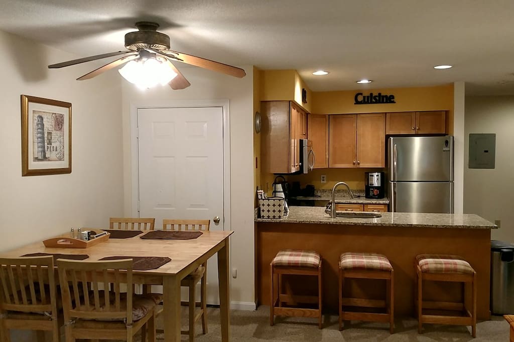 Dining are and large kitchen counter w additional seating