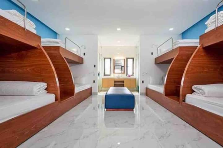 三楼的第六间卧室 