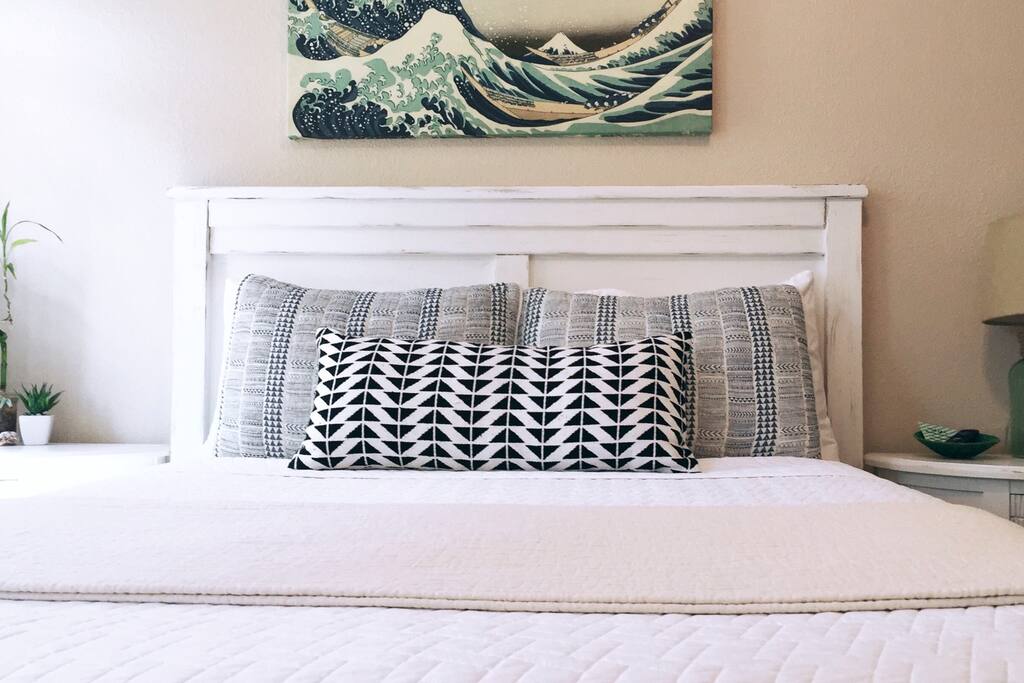 Private room! Modern beach decor set to give a relaxing mood on your vacation! Queen size bed, sleeps two. Pack'n play available for infant/toddler.