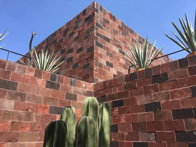 Casa y patio con valor artístico para 22 huéspedes gallery image 2