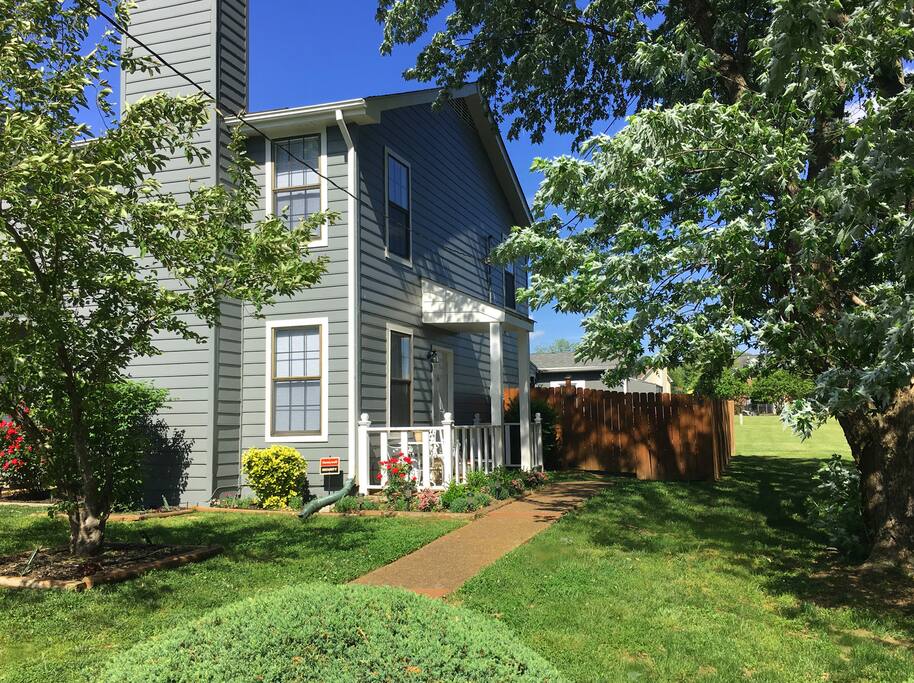 Cozy home across from Grand Ole Opry House