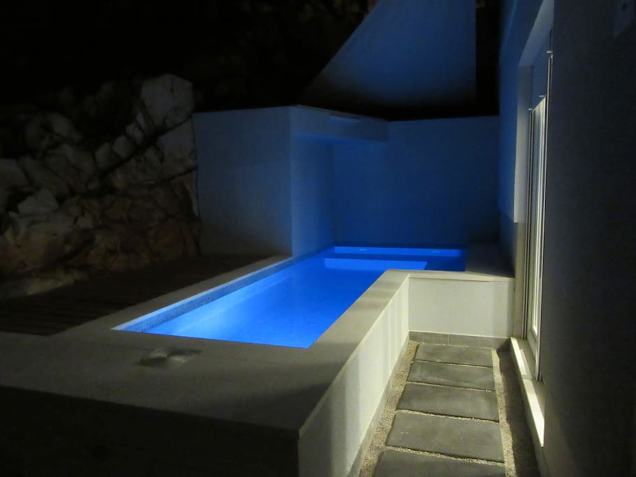 Piccolo Paradiso SW Pool at night