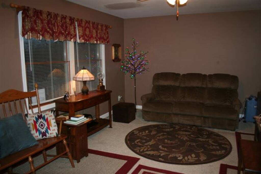 Living Room - beautiful view.
