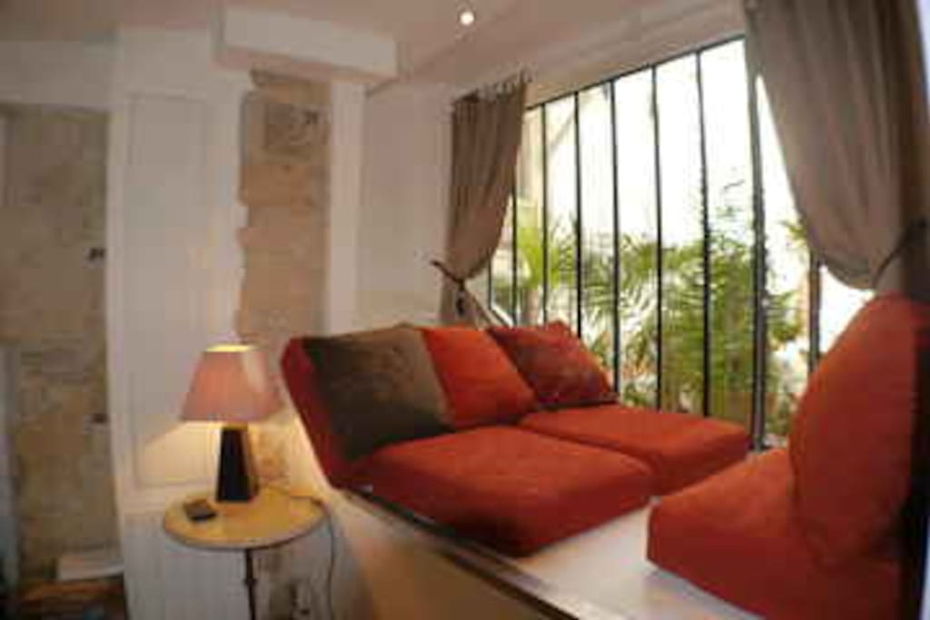 PETIT SALON/LITTLE LOUNGE