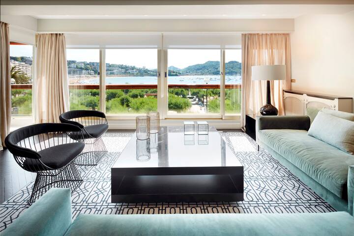 Playa de La Concha 10 by FeelFree Rentals gallery image 2