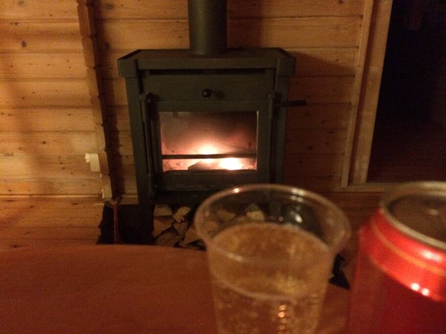 The hearth. Also an electric heater available. No central heating system (cv).