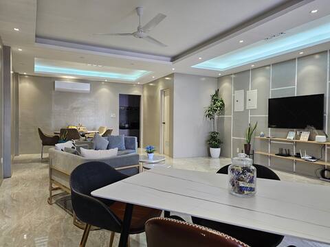 Spacious, 5 BR, 4 bath, luxe, clean central modern