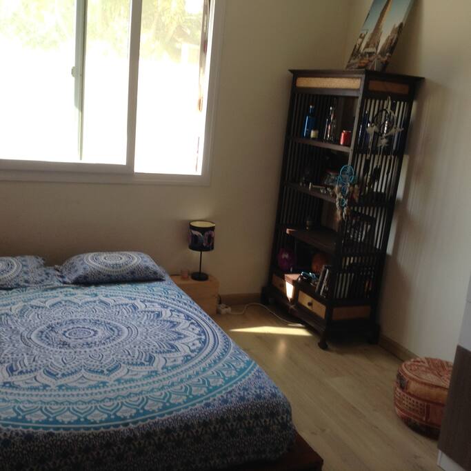 Chambre avec volets électriques